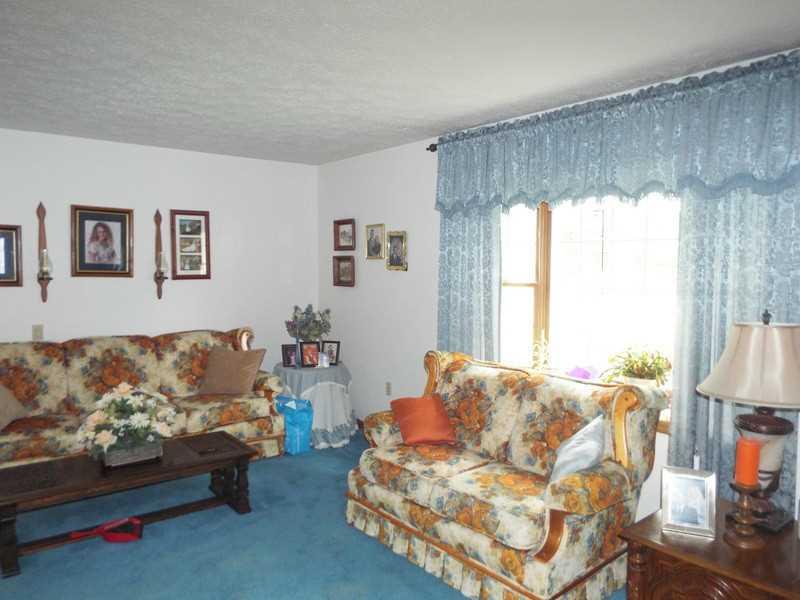 340 Ridge Road Zelienople, PA 16063 - Photo 8 of 23 Living Room.
