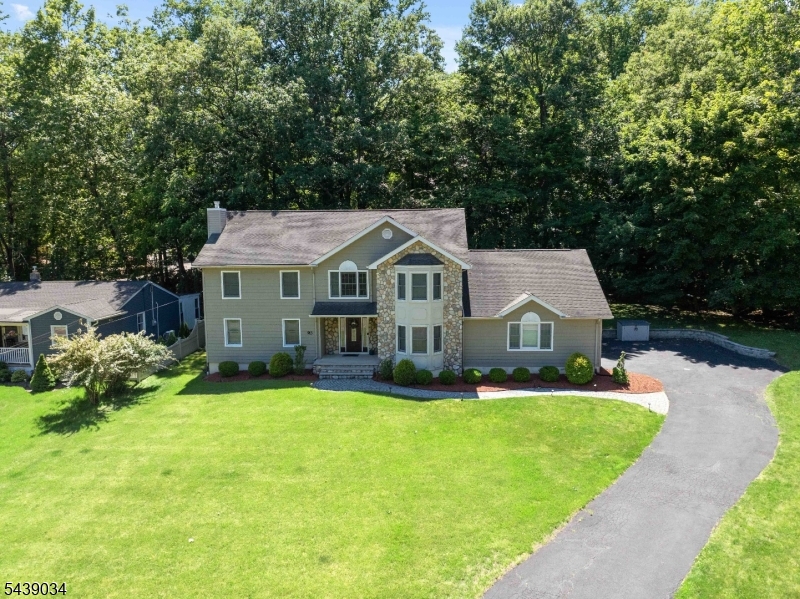 913 High Mountain Road North Haledon, NJ 07508 - Photo 2 of 42