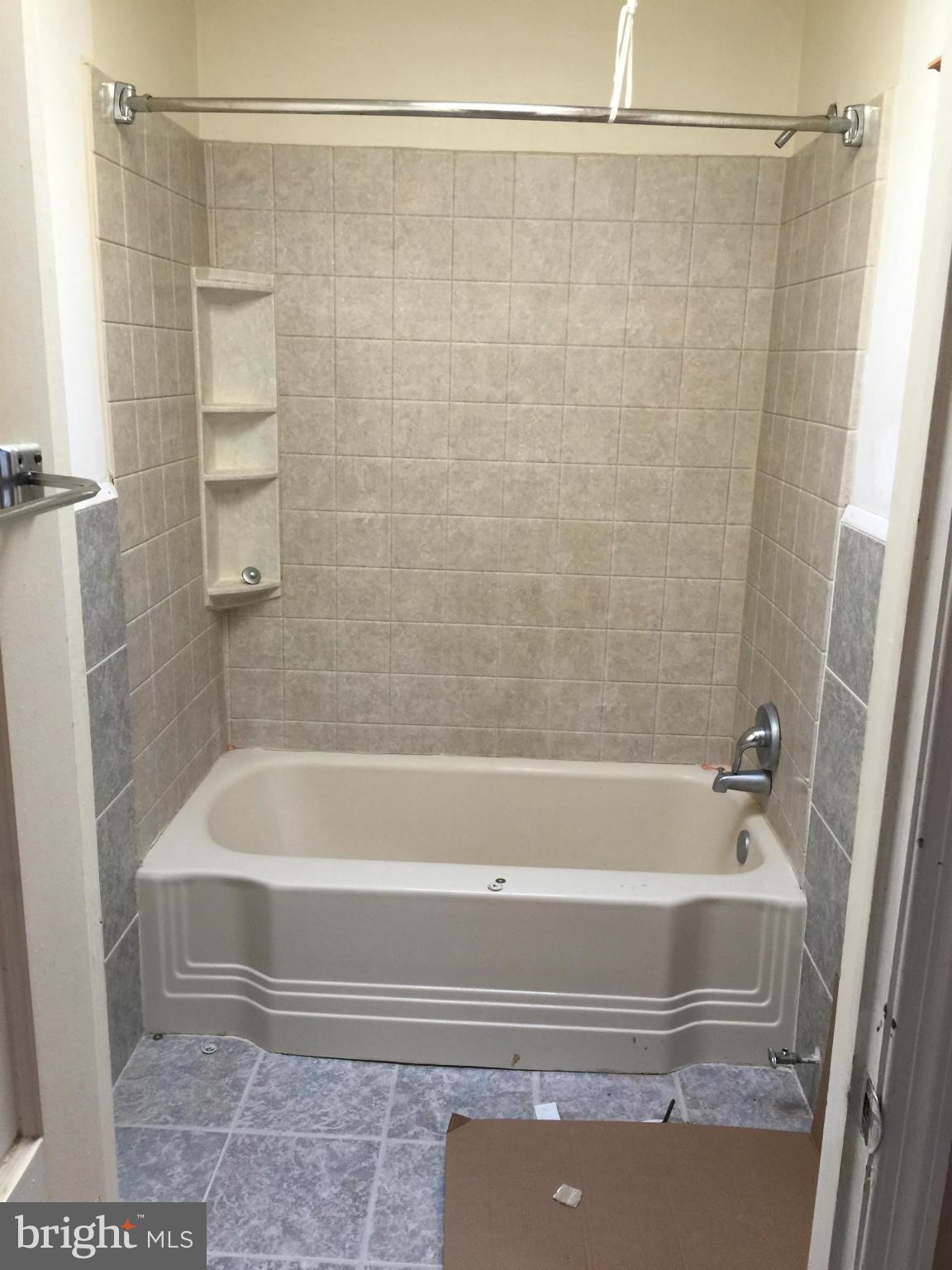 8645 Oak Road Parkville, MD 21234 - Photo 9 of 11 Bath