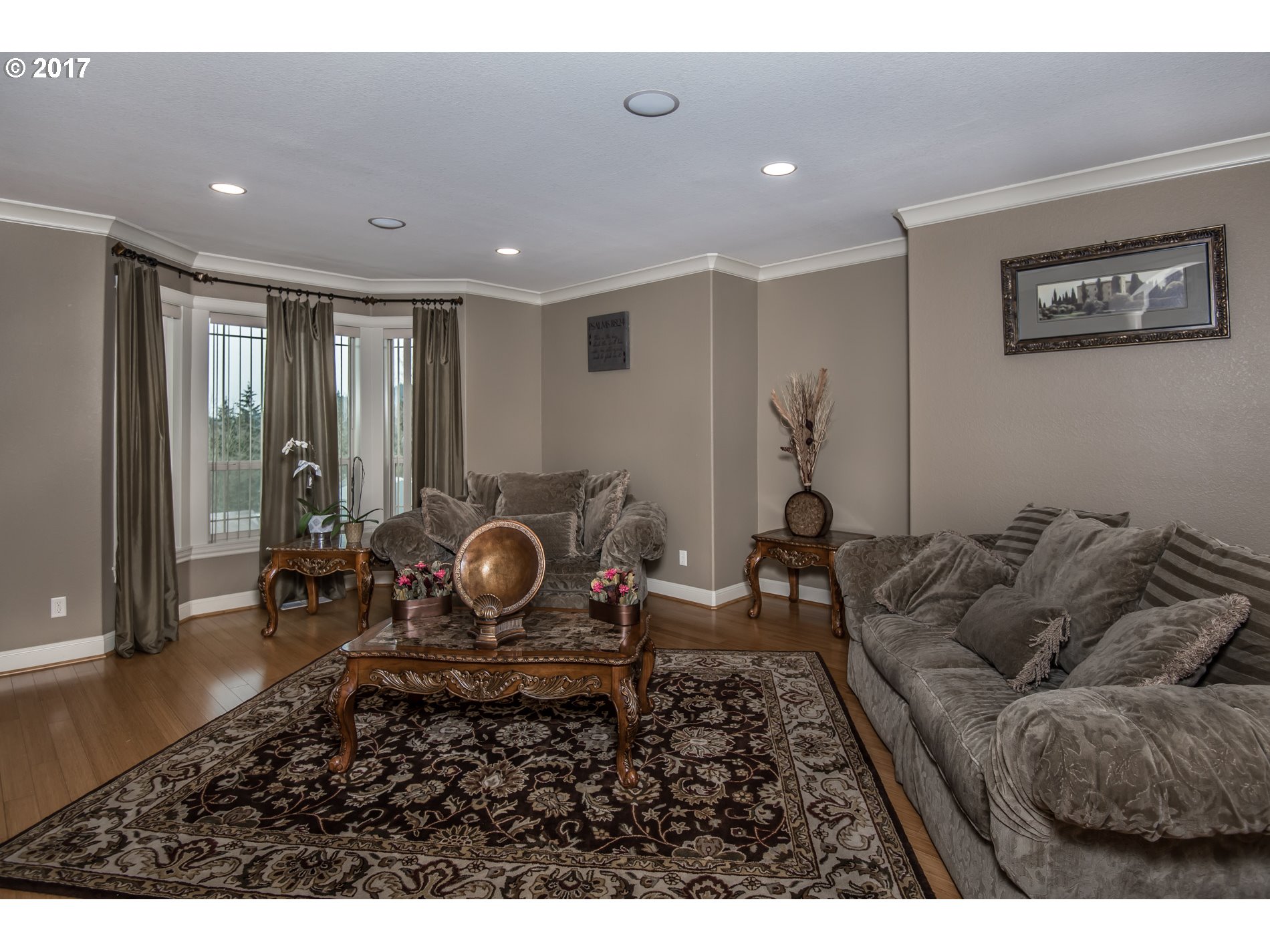17980 Southeast Vogel Road Damascus, OR 97089 - Photo 6 of 32 a living room with furniture