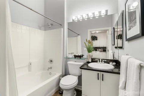 $335,000 | 1323 Boren Avenue, Unit 615, Seattle, WA 98101