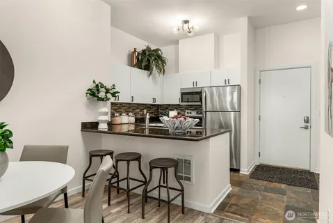 $335,000 | 1323 Boren Avenue, Unit 615, Seattle, WA 98101