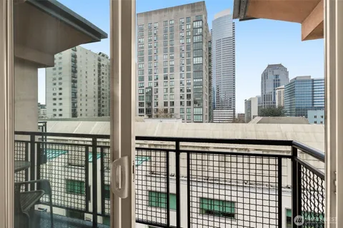 $335,000 | 1323 Boren Avenue, Unit 615, Seattle, WA 98101