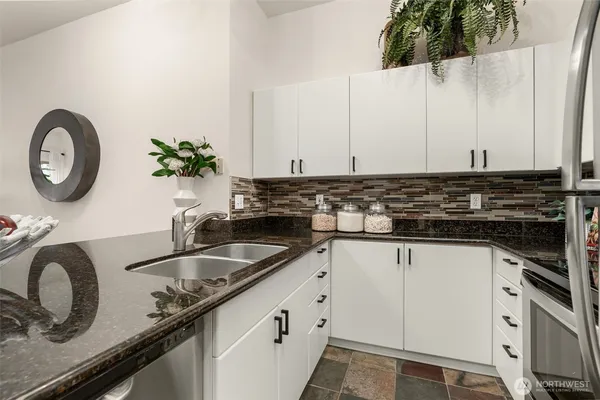 $335,000 | 1323 Boren Avenue, Unit 615, Seattle, WA 98101