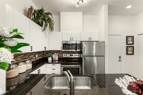 $335,000 | 1323 Boren Avenue, Unit 615, Seattle, WA 98101