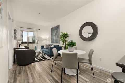 $335,000 | 1323 Boren Avenue, Unit 615, Seattle, WA 98101