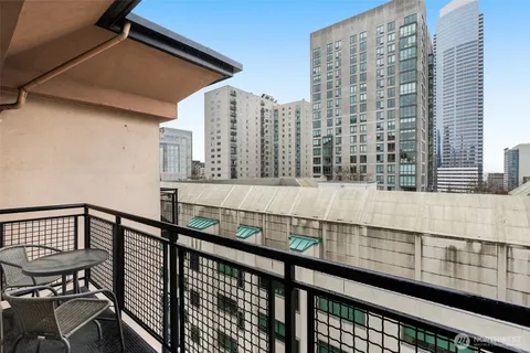 $335,000 | 1323 Boren Avenue, Unit 615, Seattle, WA 98101