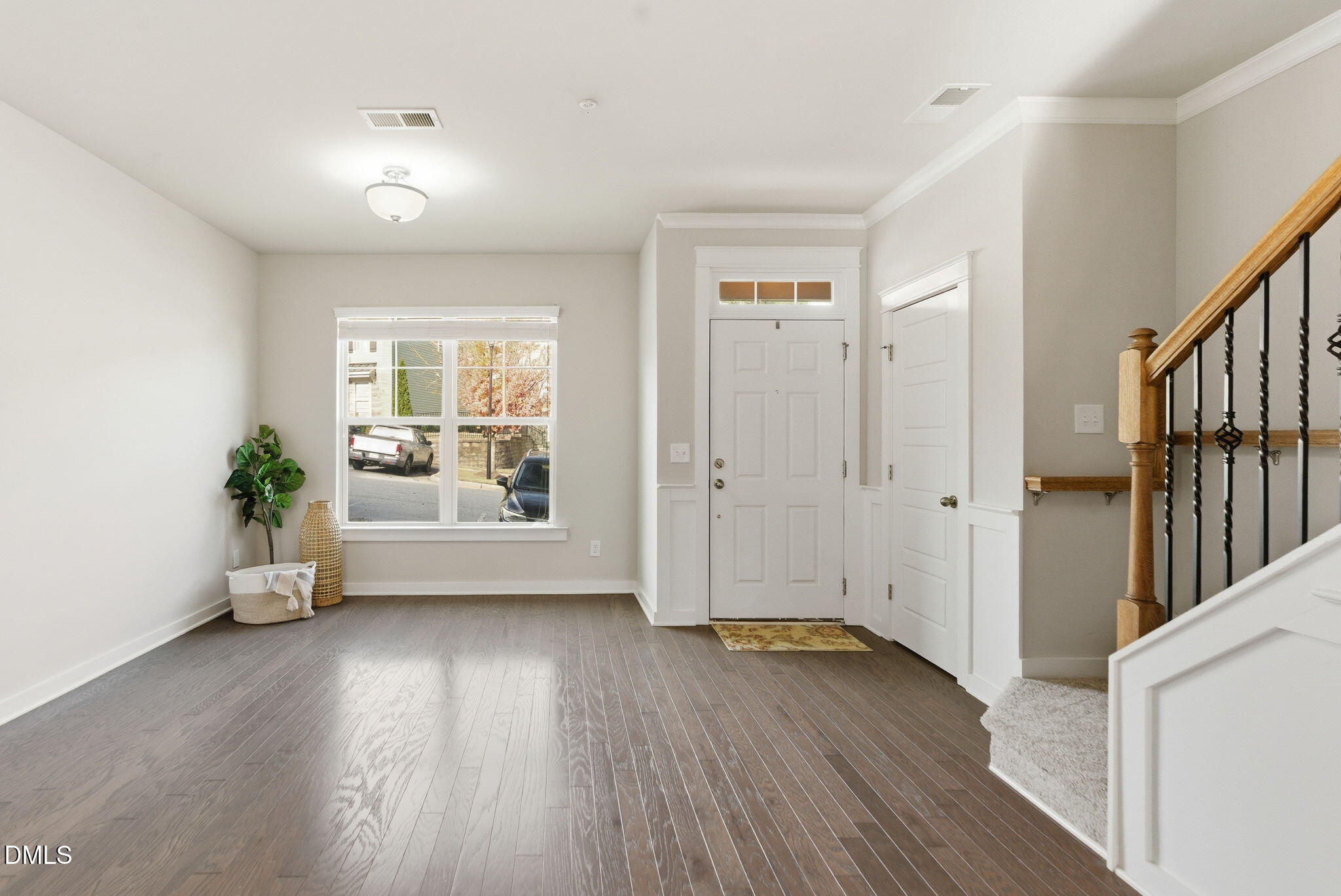 6237 Pesta Court Raleigh, NC 27612 - Photo 11 of 45 Entry/Living Room
