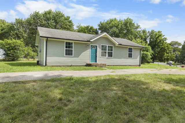 $1,250 | 222 Mark Spitz Drive, Clarksville, TN 37042