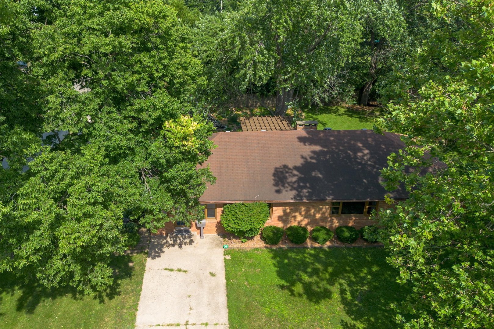 1048 Warren Street Henry, IL 61537 - Photo 4 of 34 an aerial view of a house with yard