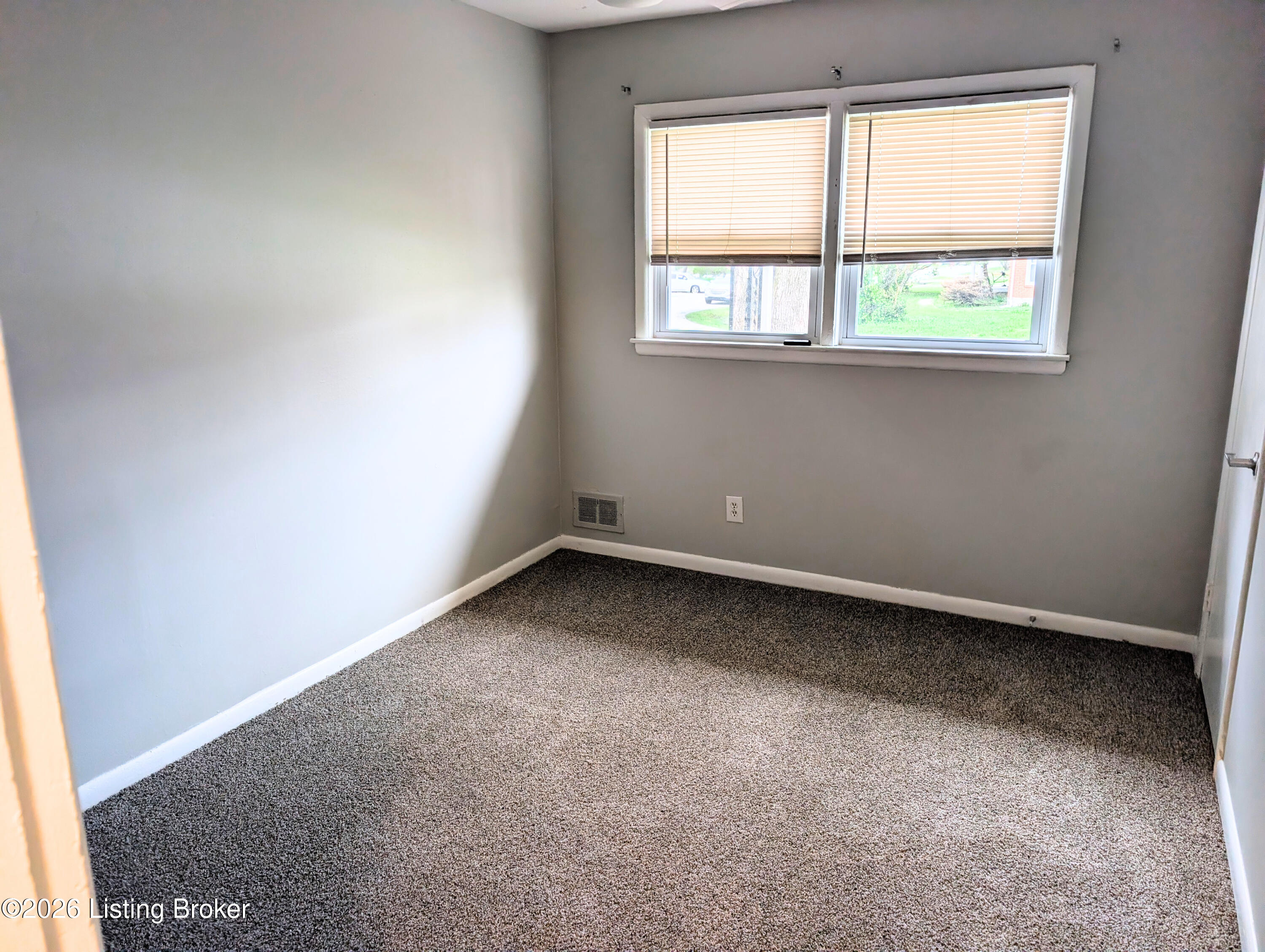 6357 Doe Run Road Louisville, KY 40216 - Photo 11 of 20 98845fb5-9ece-4668-94bb-291573f4b0f7