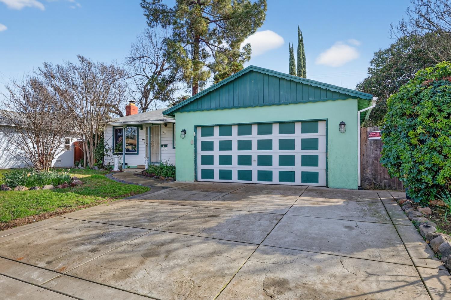 1014 Coloma Way Roseville, CA 95661 - Photo 2 of 32