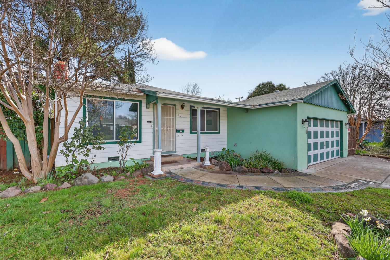 1014 Coloma Way Roseville, CA 95661 - Photo 3 of 32