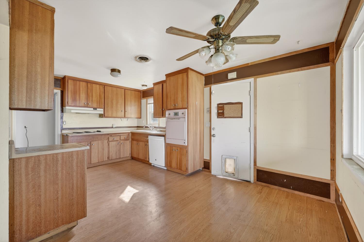 1014 Coloma Way Roseville, CA 95661 - Photo 9 of 32