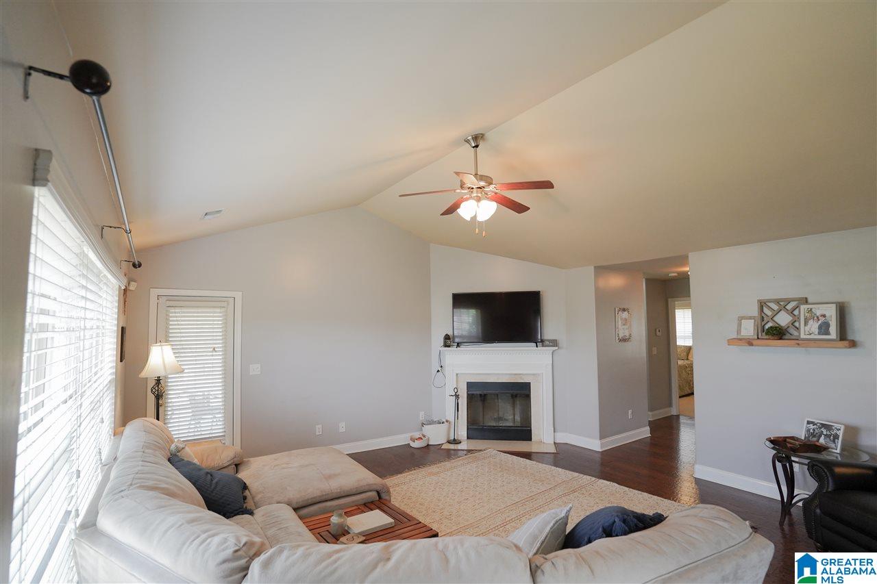 208 Stoney Trail Alabaster, AL 35114 - Photo 4 of 32
