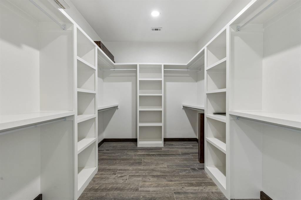 835 Clb Lk Road Whitesboro, TX 76273 - Photo 12 of 24 Primary Walkin Closet