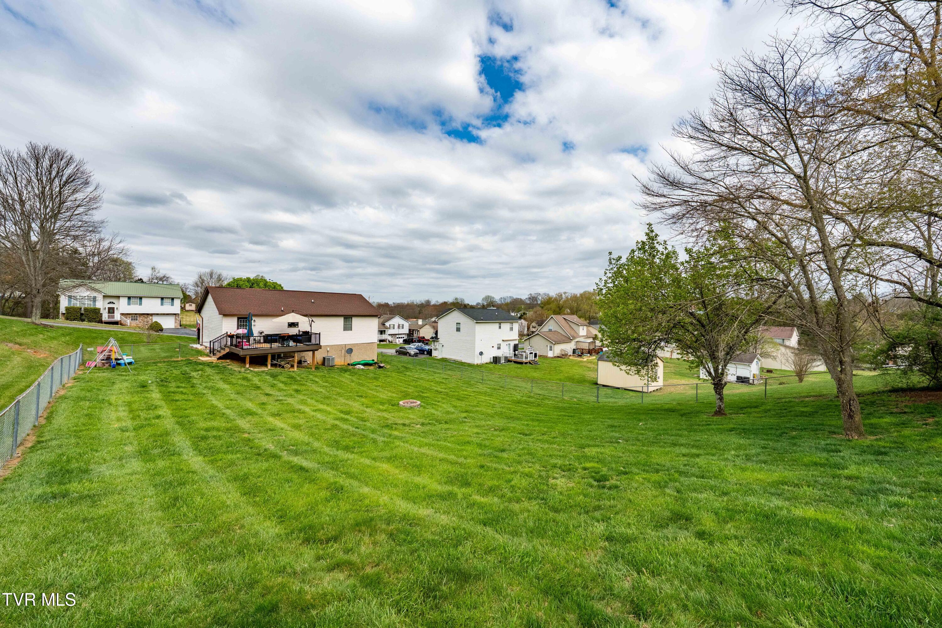 253 Springview Drive Gray, TN 37615 - Photo 41 of 45 253 Springview Dr (16 of 46)