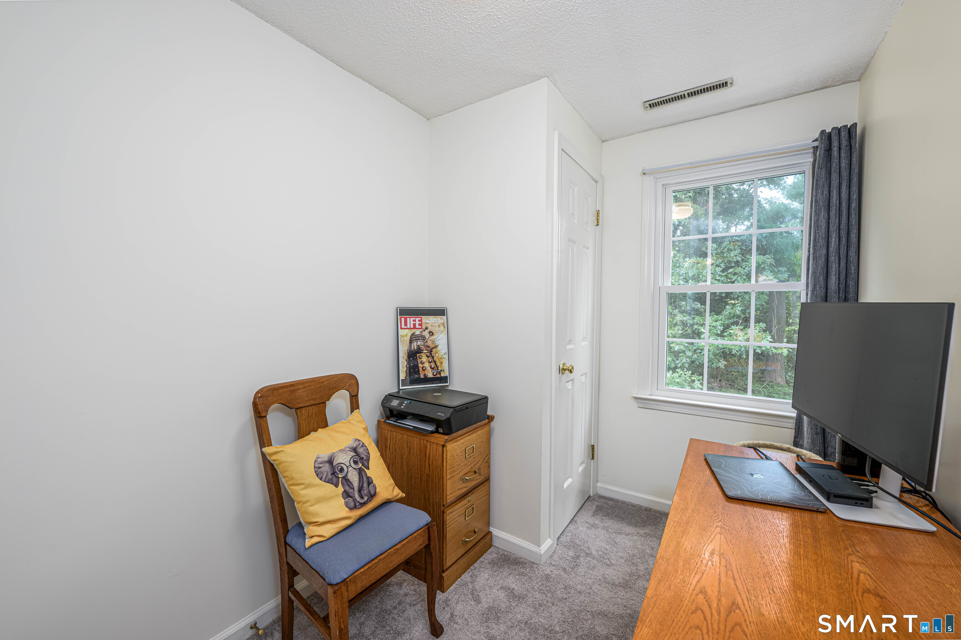 23 Esterly Farms Road, Unit 23 Madison, CT 06443 - Photo 25 of 31 2nd floor hallway being used as an office space
