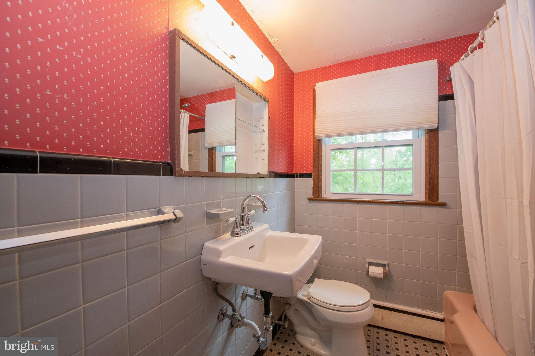 927 Herman Road Horsham, PA 19044 - Photo 36 of 50 full bath on 3rd floor
