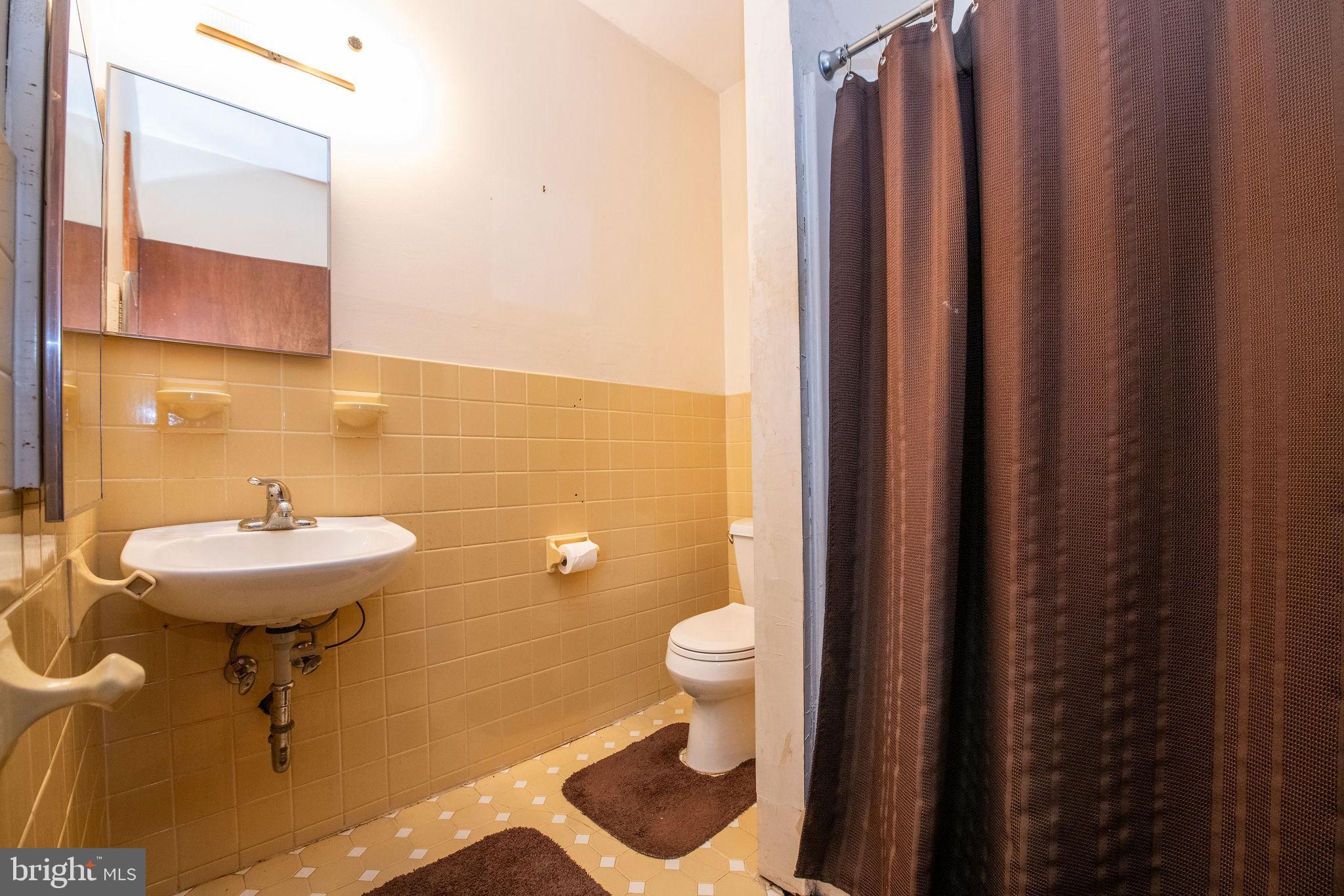 927 Herman Road Horsham, PA 19044 - Photo 45 of 50 in-law suite full bath