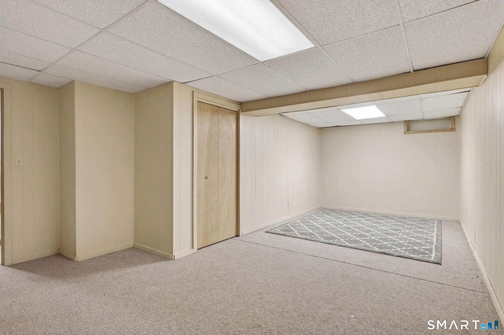 737 Shepard Avenue Hamden, CT 06514 - Photo 27 of 33 a view of an empty room and window