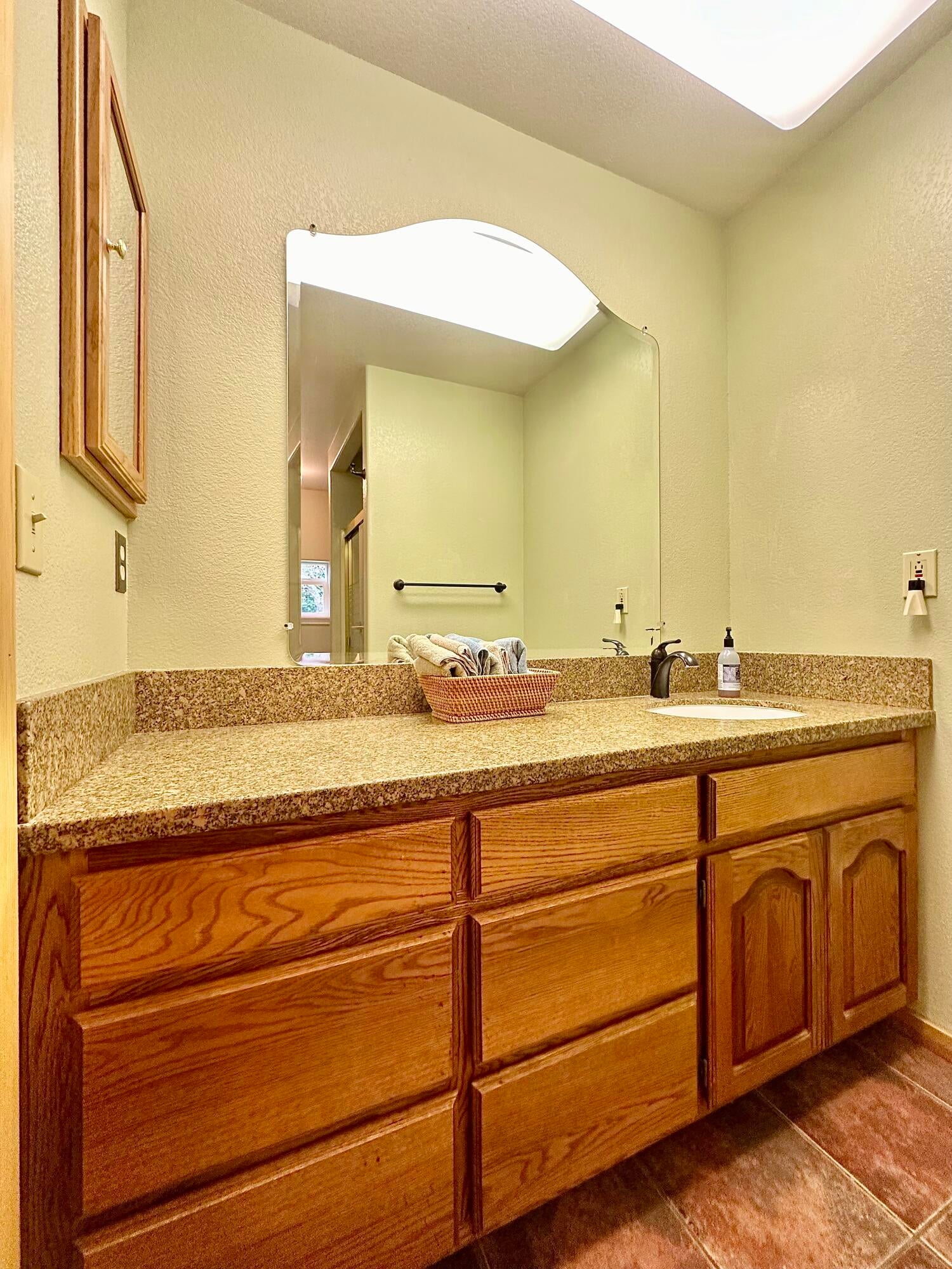 8548 Wagner Creek Road Talent, OR 97540 - Photo 40 of 100 23.8 prim bath