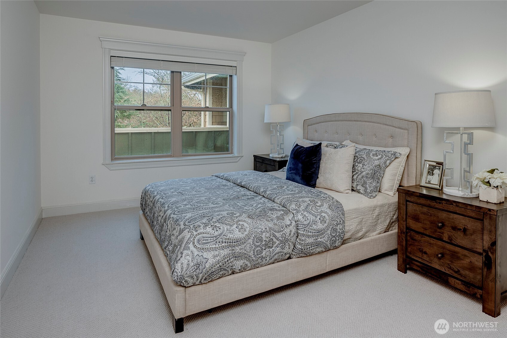 3150 West Government Way, Unit 404 Seattle, WA 98199 - Photo 16 of 28