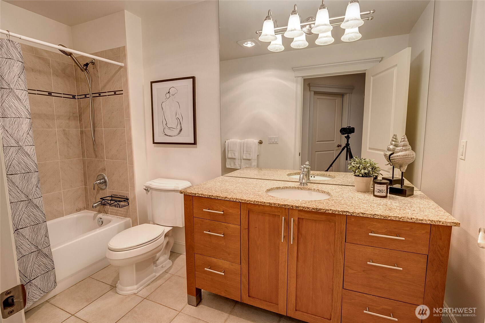 3150 West Government Way, Unit 404 Seattle, WA 98199 - Photo 19 of 28