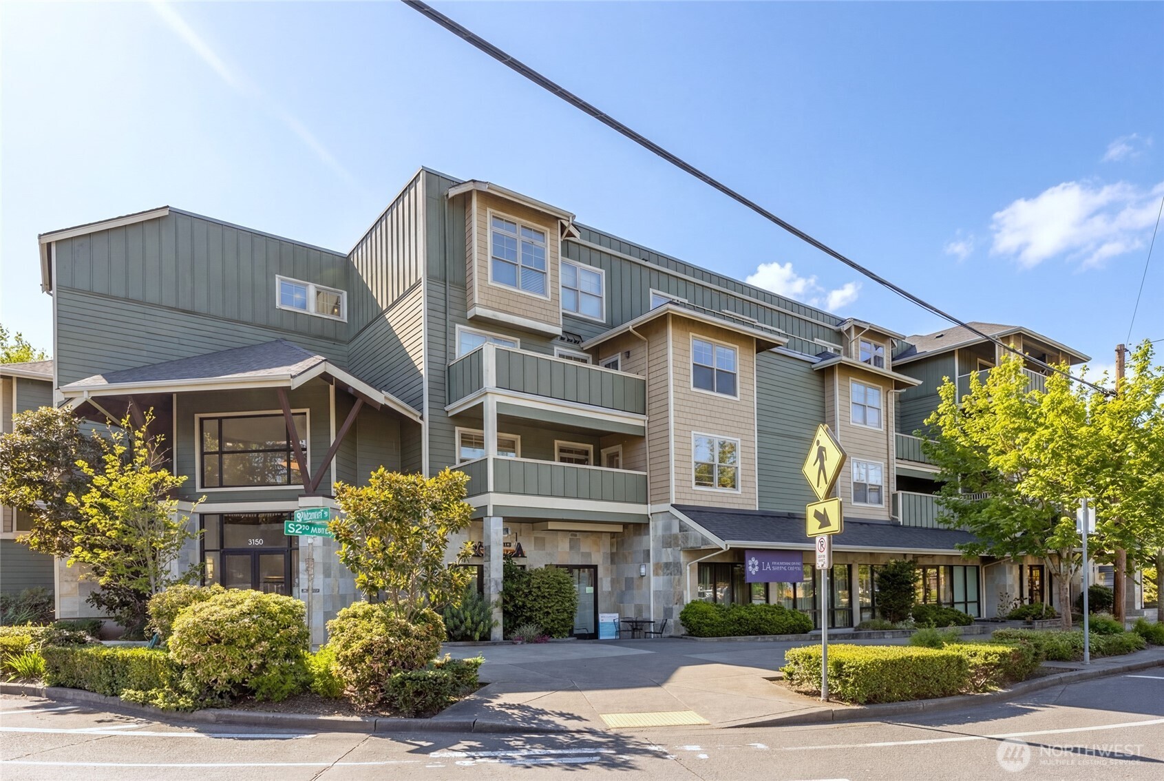 3150 West Government Way, Unit 404 Seattle, WA 98199 - Photo 2 of 28