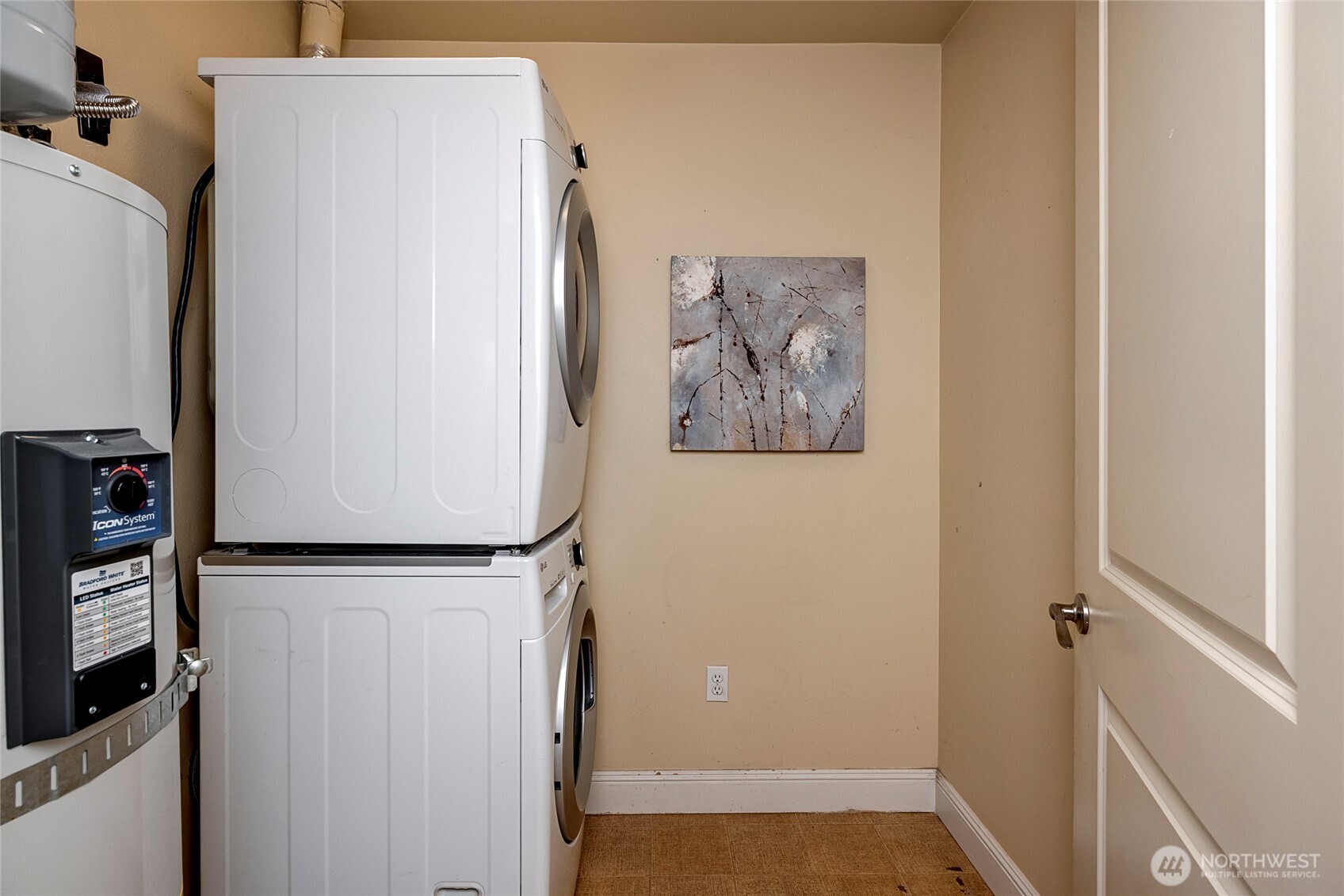 3150 West Government Way, Unit 404 Seattle, WA 98199 - Photo 21 of 28