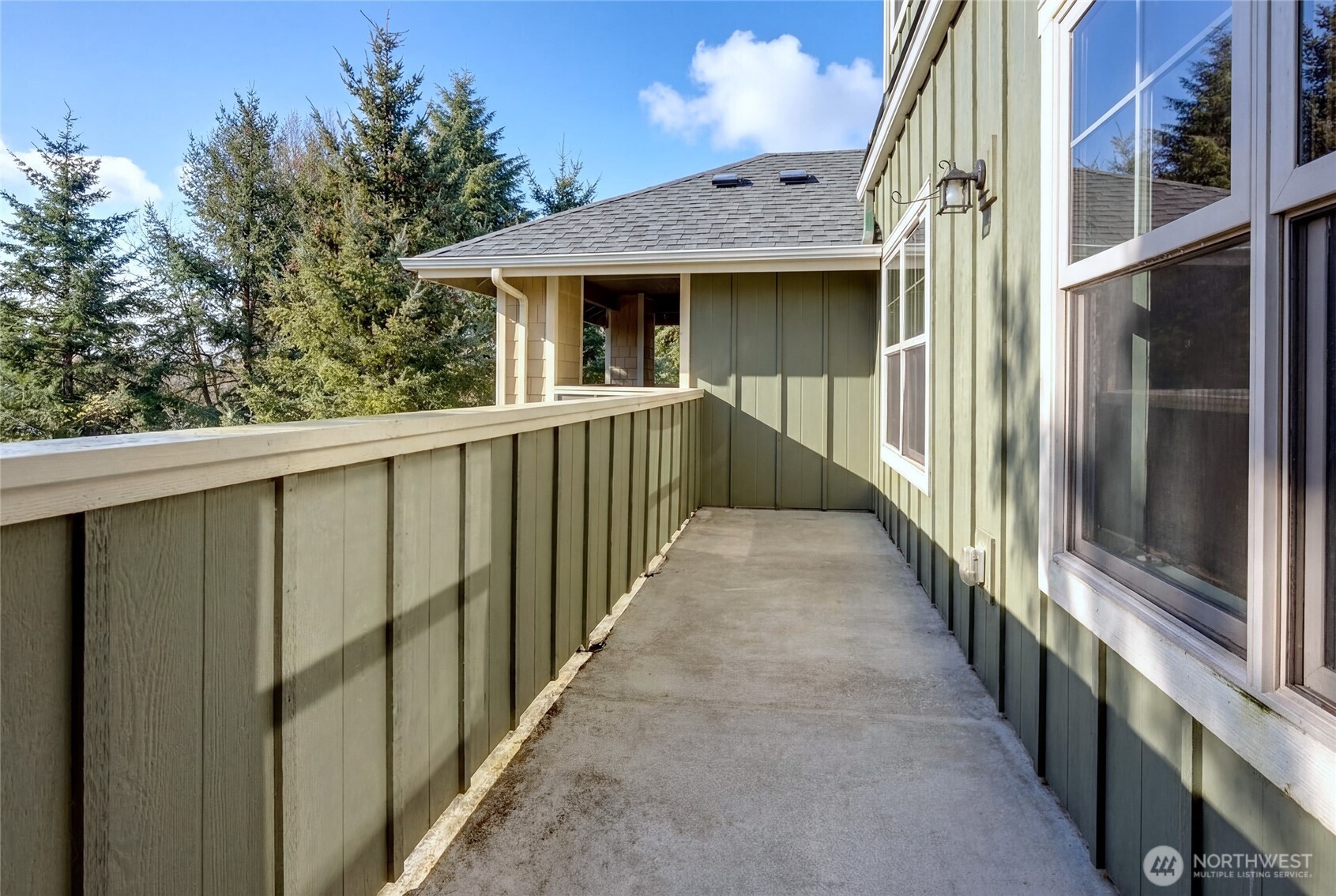 3150 West Government Way, Unit 404 Seattle, WA 98199 - Photo 22 of 28