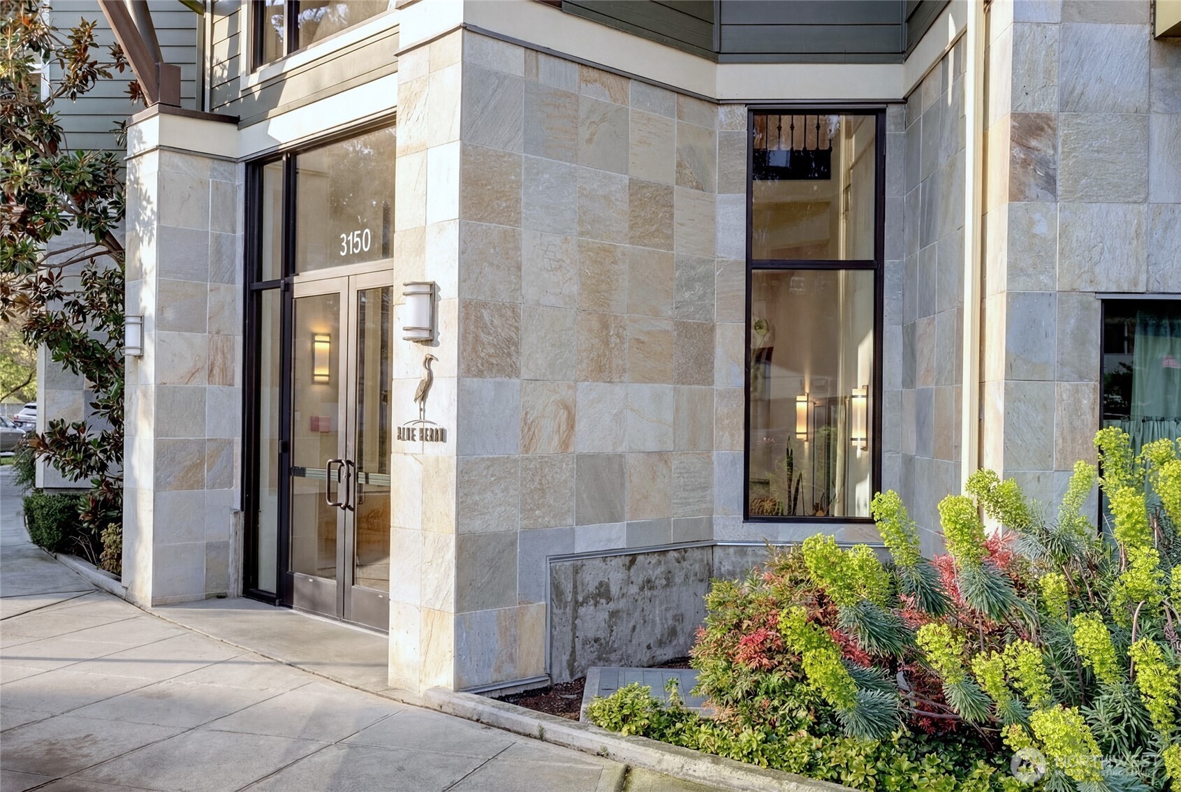3150 West Government Way, Unit 404 Seattle, WA 98199 - Photo 3 of 28
