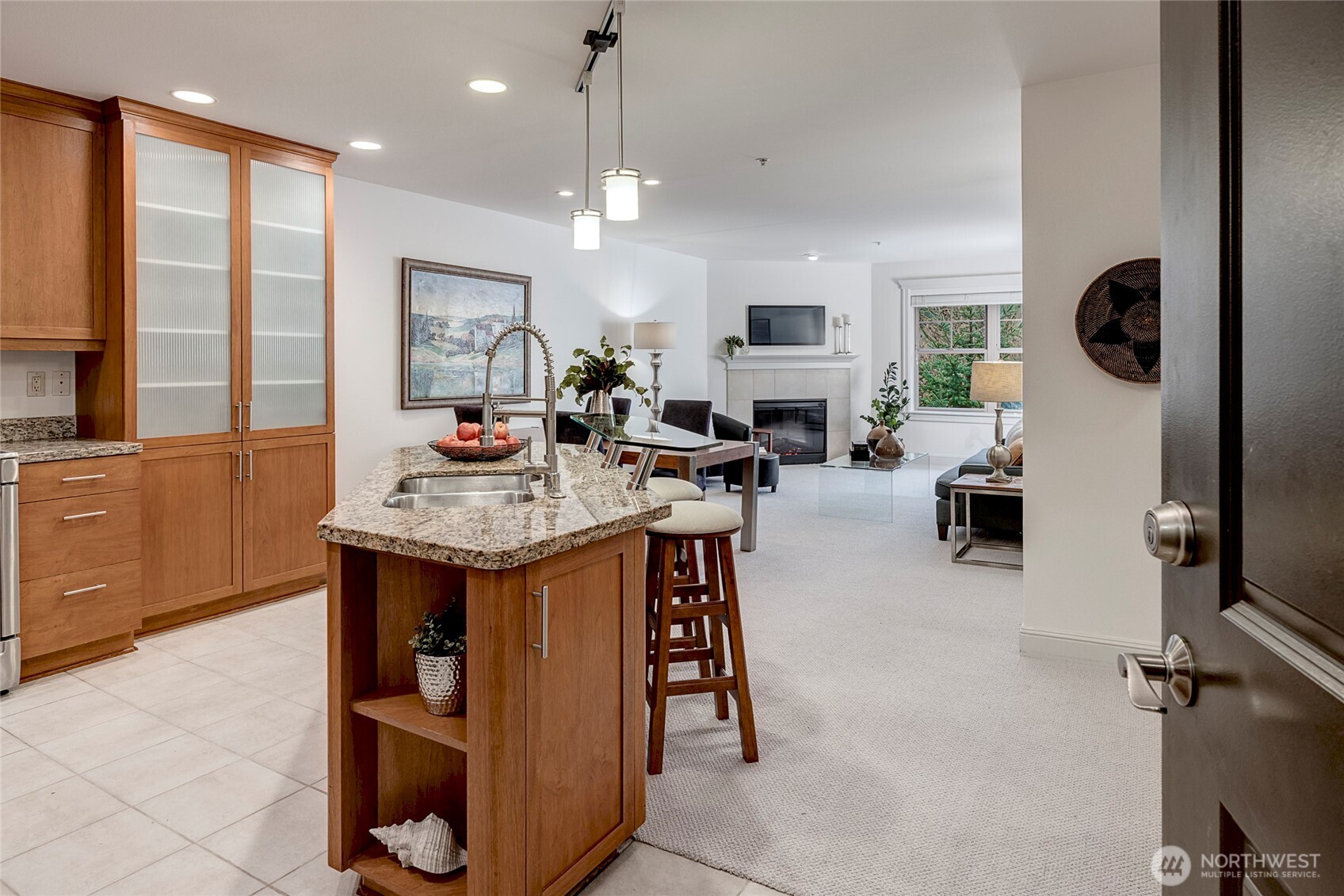 3150 West Government Way, Unit 404 Seattle, WA 98199 - Photo 4 of 28