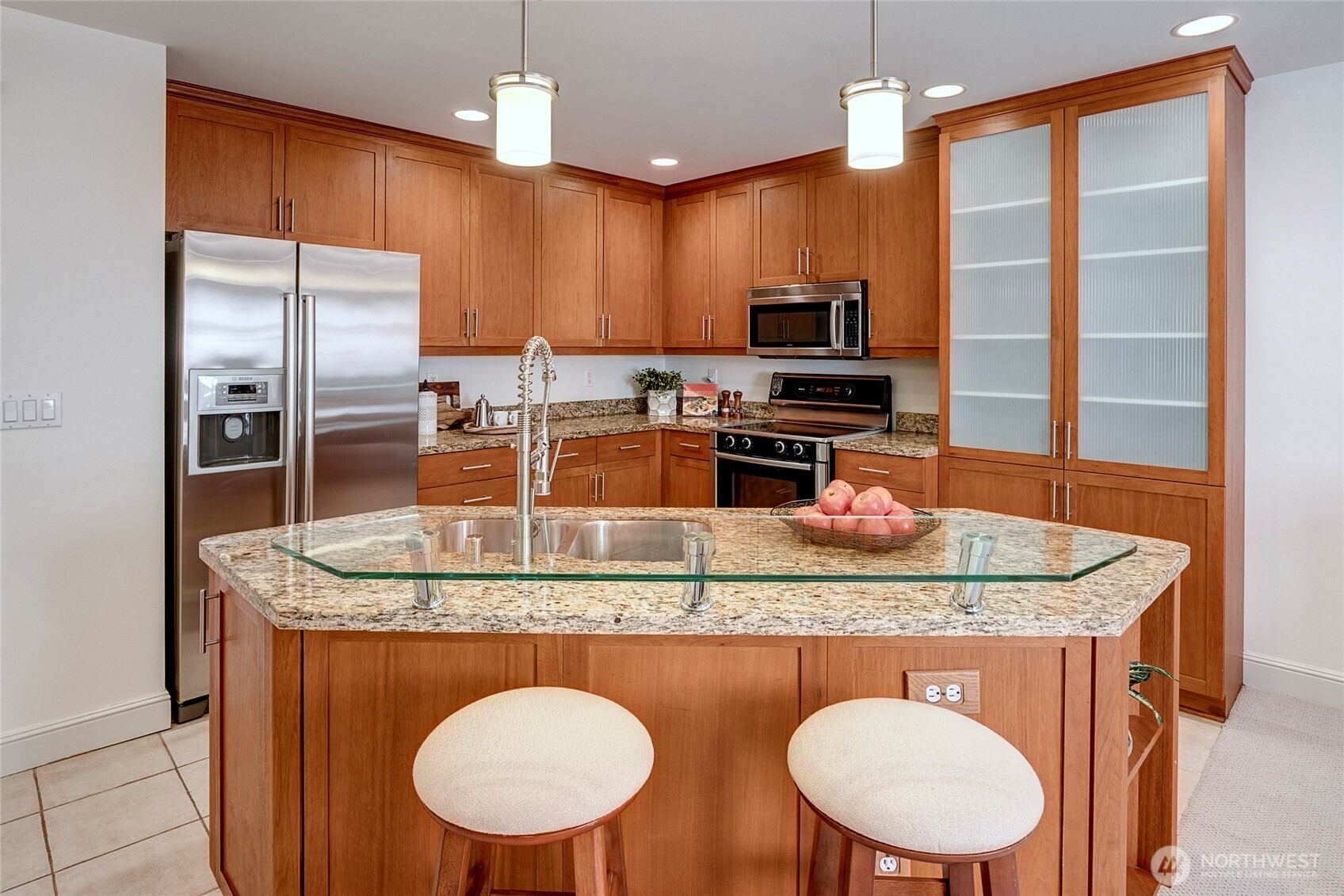 3150 West Government Way, Unit 404 Seattle, WA 98199 - Photo 5 of 28