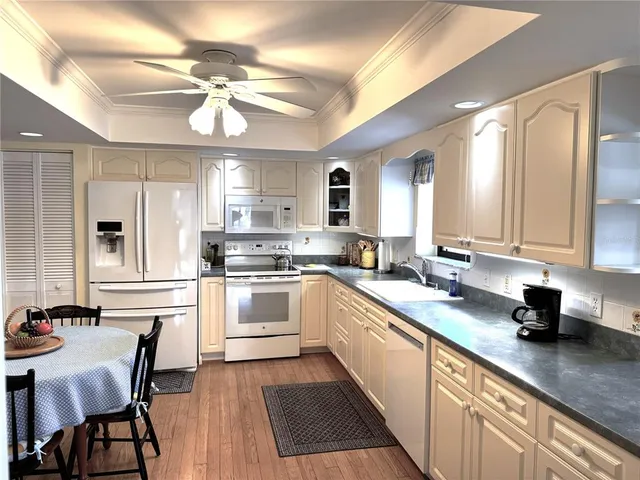 $470,000 | 229 Laurel Hollow Drive, Unit 83, Nokomis, FL 34275