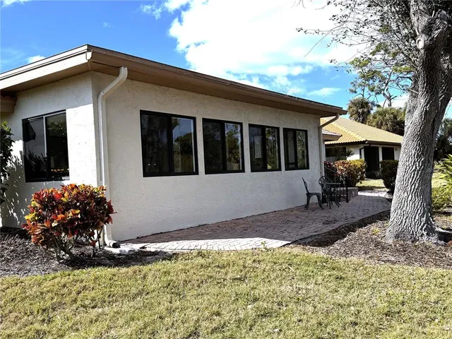 $470,000 | 229 Laurel Hollow Drive, Unit 83, Nokomis, FL 34275