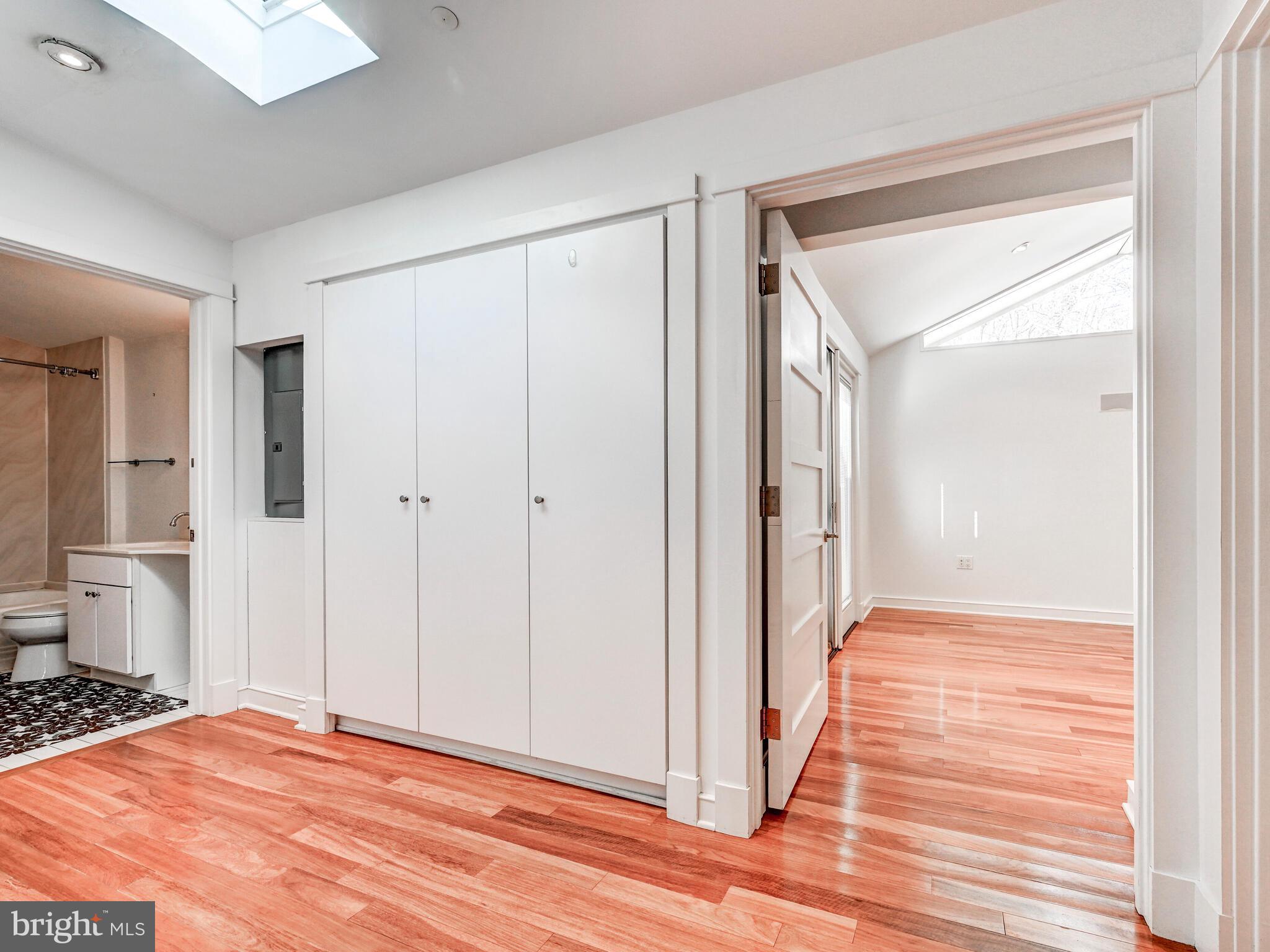 6138 Barroll Road Baltimore, MD 21209 - Photo 19 of 26 Ensuite #2 w/full bath, dressing area