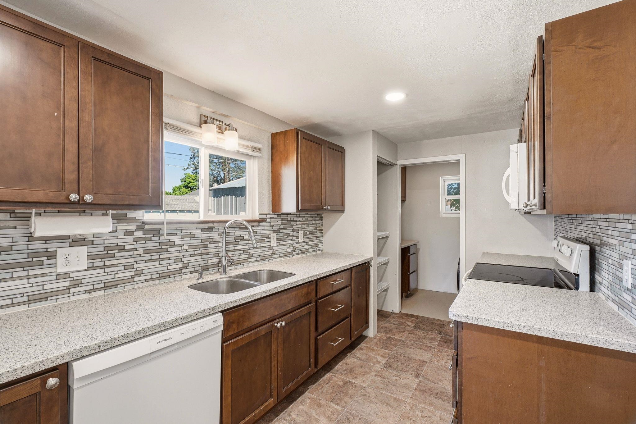 4217 North Madison Street Spokane, WA 99205 - Photo 11 of 30