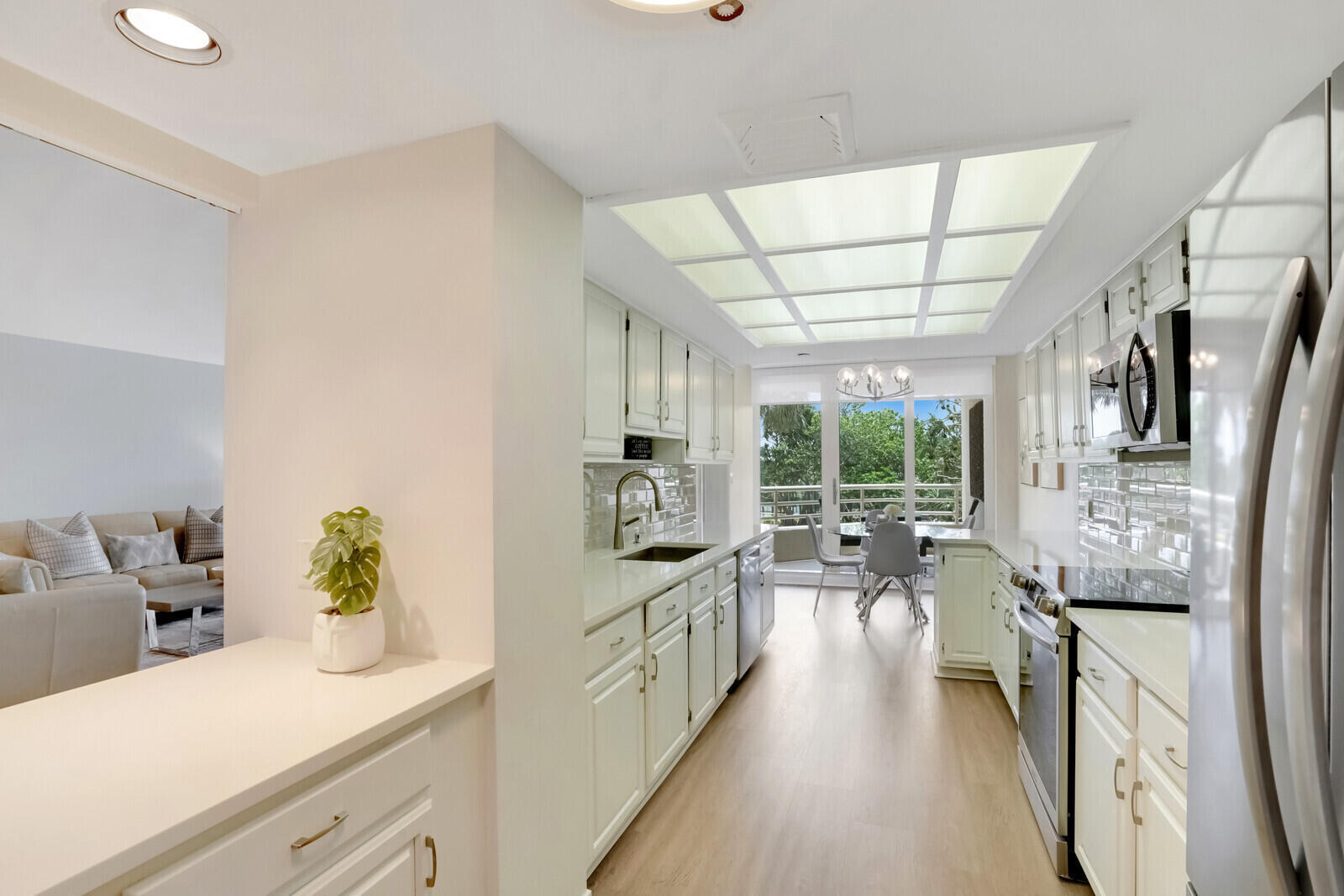 4101 North Ocean Boulevard, Unit D207 Boca Raton, FL 33431 - Photo 10 of 38 Eat-In Kitchen