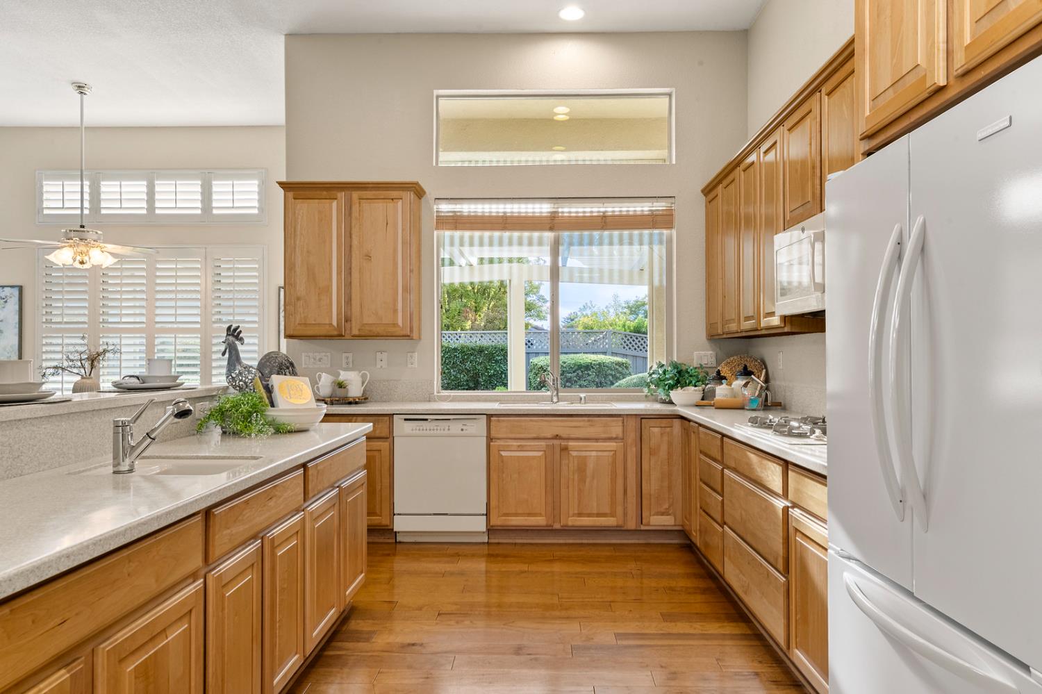 856 Mossy Ridge Lane Lincoln, CA 95648 - Photo 14 of 44 a kitchen with a sink stove and refrigerator