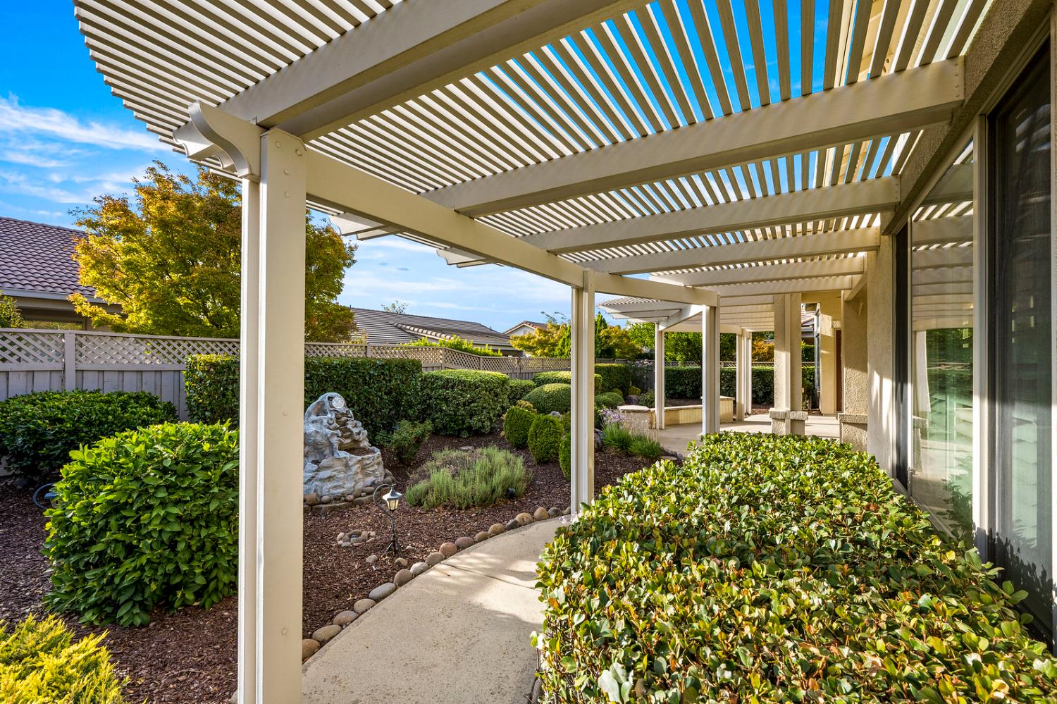 856 Mossy Ridge Lane Lincoln, CA 95648 - Photo 34 of 44 front view of a house with a large window