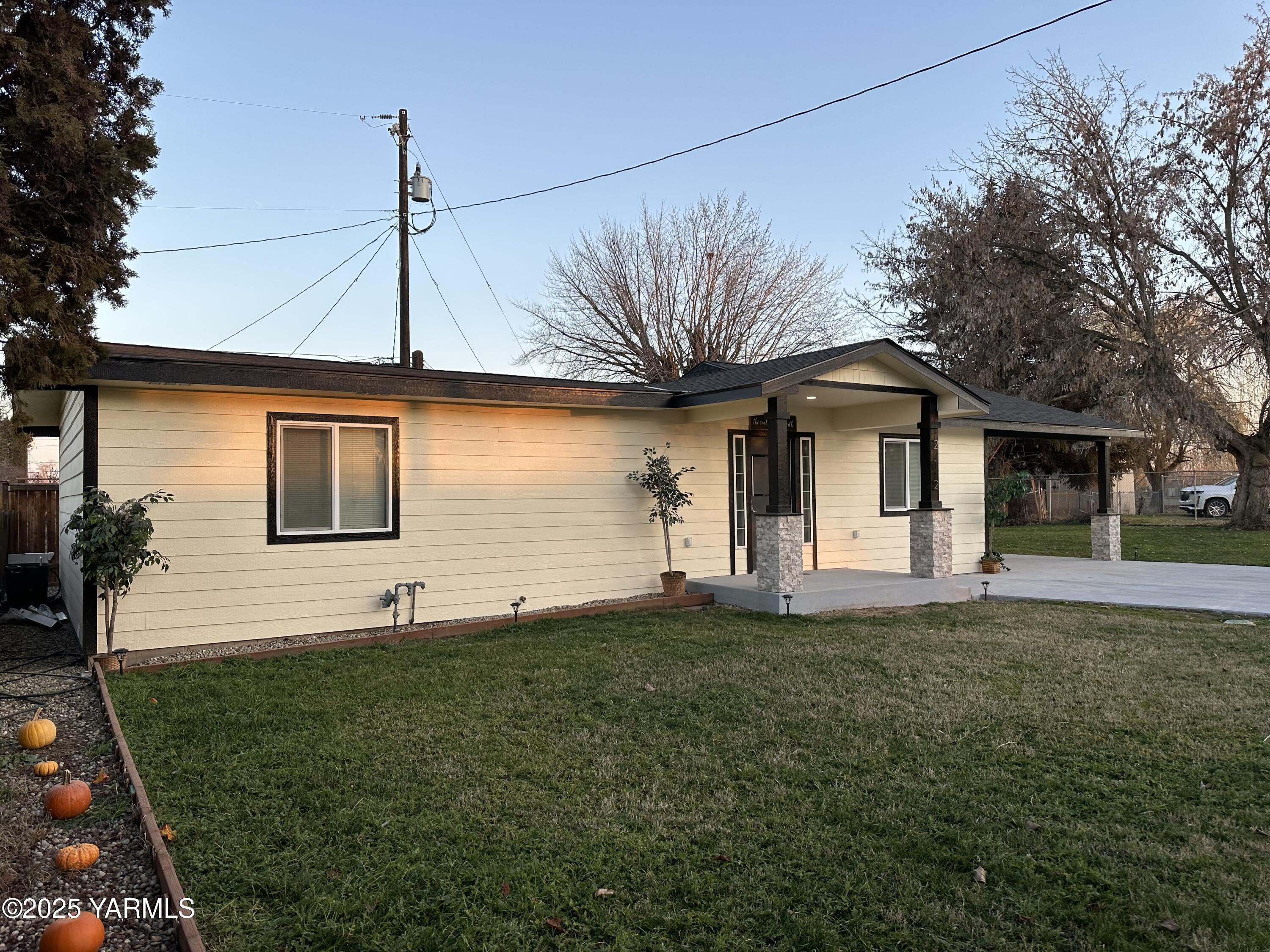 212 West Boulevard, Unit S Granger, WA 98932 - Photo 2 of 40 a front view of a house with a yard and garage