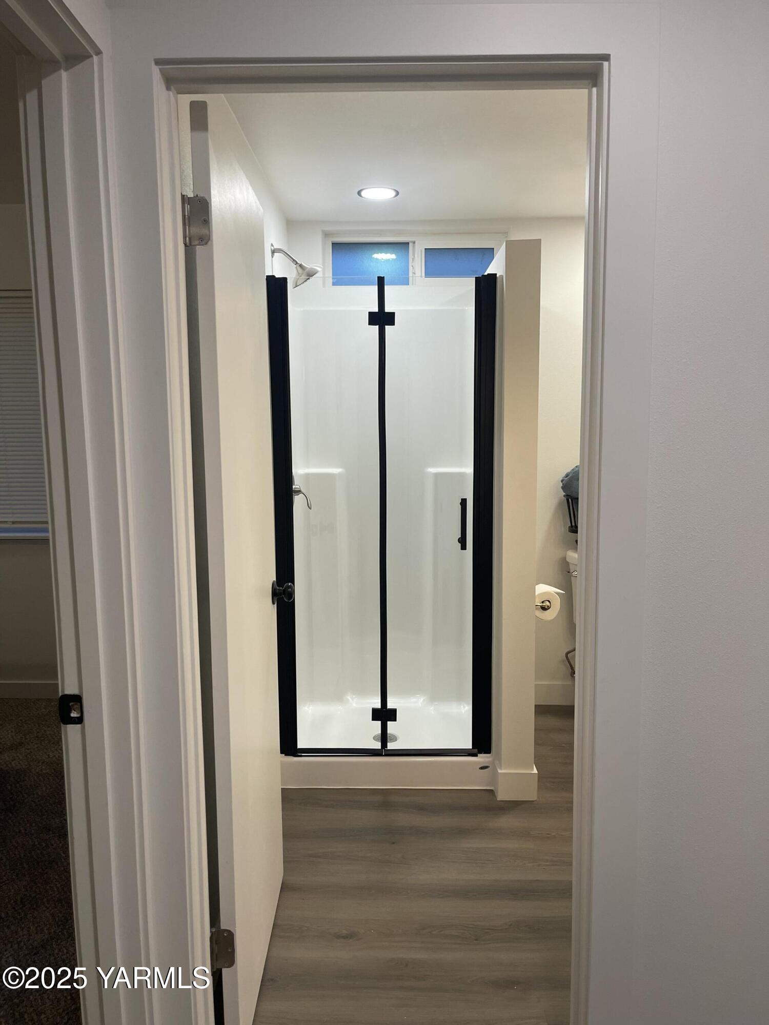 212 West Boulevard, Unit S Granger, WA 98932 - Photo 31 of 40 a view of a mirror