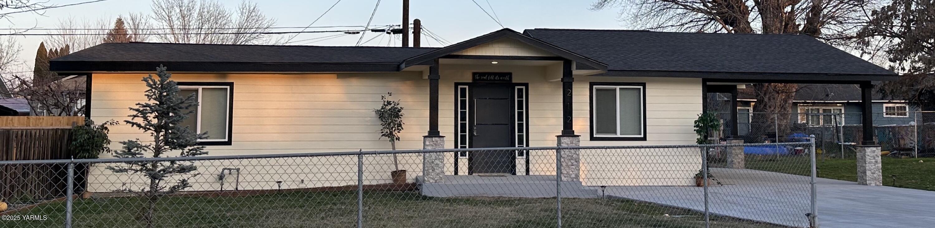212 West Boulevard, Unit S Granger, WA 98932 - Photo 5 of 40 a view of house with backyard