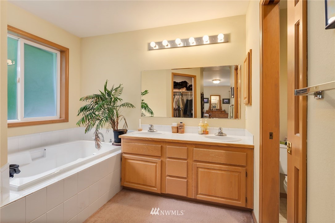 9924 Southwest 156th Street Vashon, WA 98070 - Photo 16 of 25