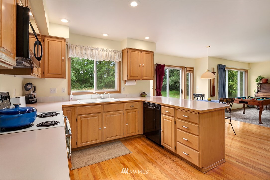 9924 Southwest 156th Street Vashon, WA 98070 - Photo 9 of 25