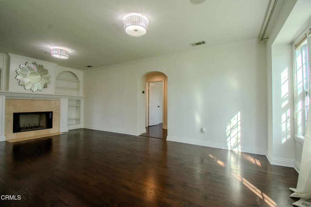 4635 Cartwright Avenue Los Angeles, CA 91602 - Photo 4 of 48 DSC_0015-HDR