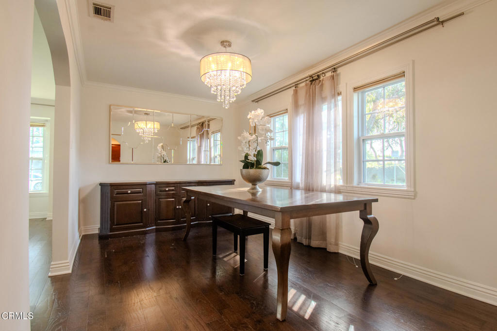 4635 Cartwright Avenue Los Angeles, CA 91602 - Photo 9 of 48 DSC_0045-HDR