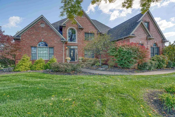 $925,000 | 2800 Briarcliff Drive, Newburgh, IN 47630