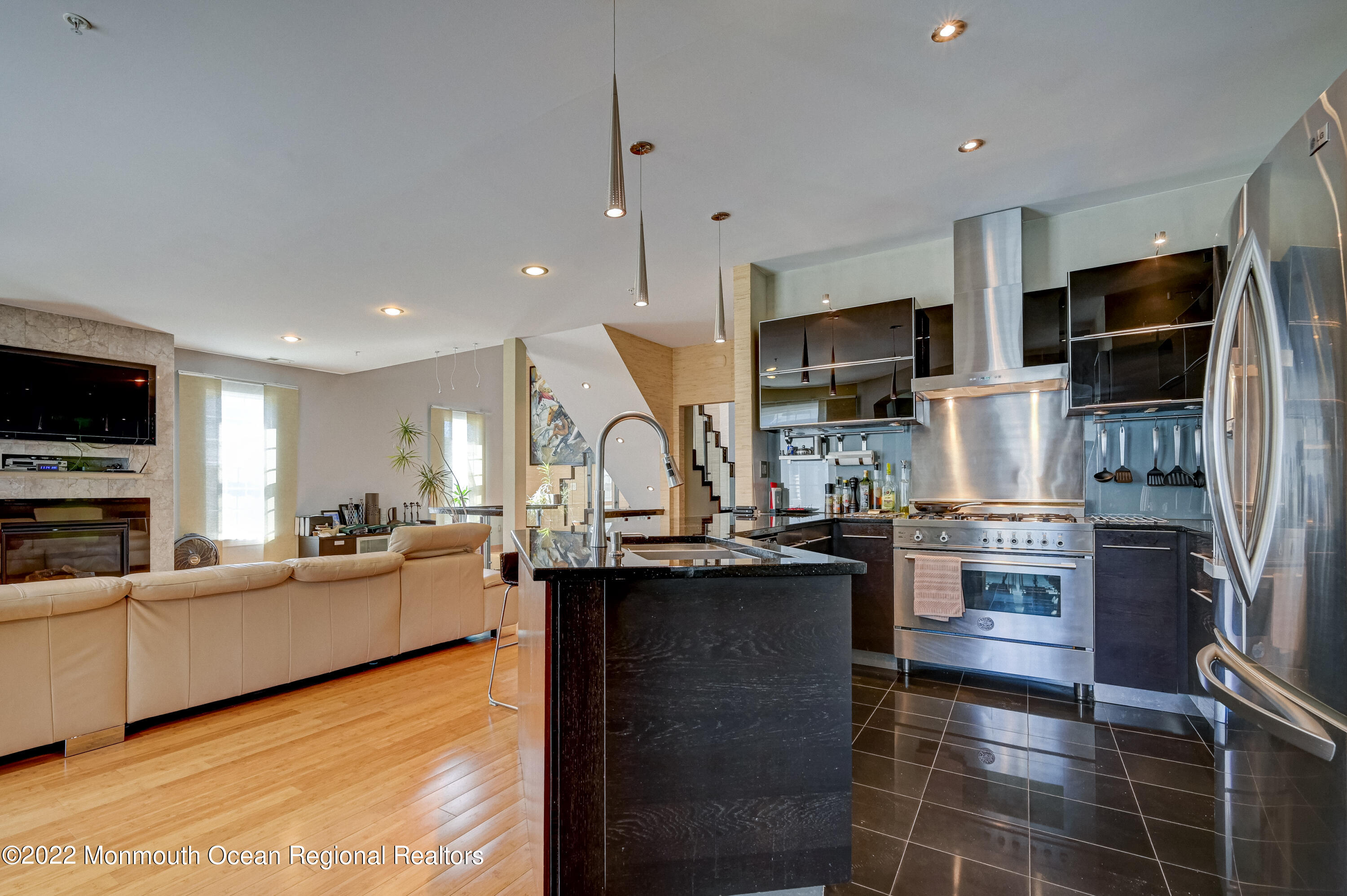 212 April Way Middletown, NJ 07748 - Photo 11 of 31 212_april_way018
